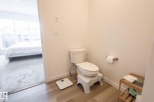 1994 Kroetsch Crescent, Edmonton, AB - Indoor Photo Showing Bathroom