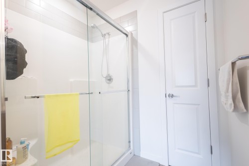 1994 Kroetsch Crescent, Edmonton, AB - Indoor Photo Showing Bathroom