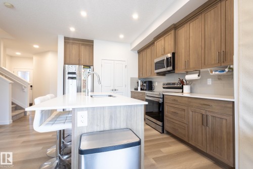 1994 Kroetsch Crescent, Edmonton, AB - Indoor Photo Showing Kitchen