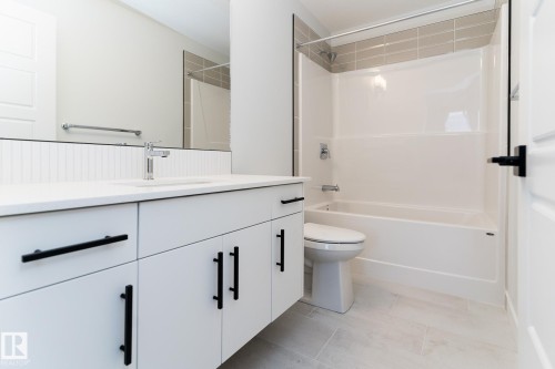 285 Glenridding Ravine Road, Edmonton, AB - Indoor Photo Showing Bathroom