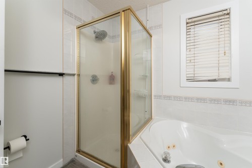 948 Ormsby Wynd, Edmonton, AB - Indoor Photo Showing Bathroom