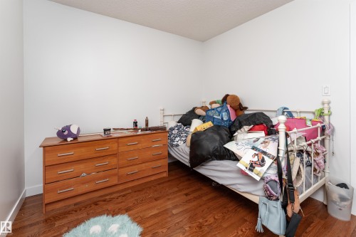 948 Ormsby Wynd, Edmonton, AB - Indoor Photo Showing Bedroom