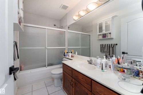 948 Ormsby Wynd, Edmonton, AB - Indoor Photo Showing Bathroom