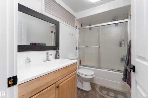 948 Ormsby Wynd, Edmonton, AB - Indoor Photo Showing Bathroom