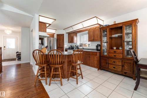 948 Ormsby Wynd, Edmonton, AB - Indoor Photo Showing Dining Room