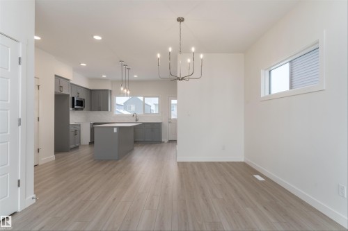 1250 Mcleod Avenue, Spruce Grove, AB - Indoor Photo Showing Kitchen With Upgraded Kitchen