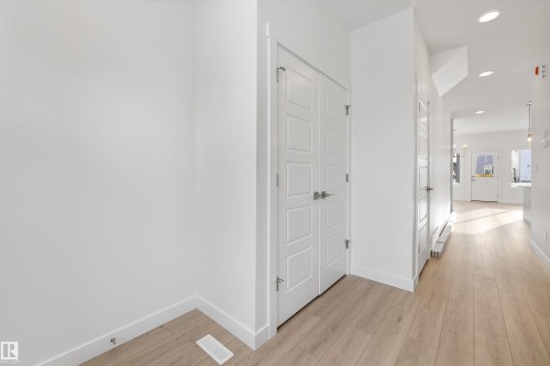 18851 29 Avenue, Edmonton, AB - Indoor Photo Showing Other Room