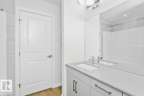 317 Edgemont Drive, Edmonton, AB - Indoor Photo Showing Bathroom