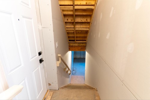 1 Empress Way, Spruce Grove, AB - Indoor Photo Showing Other Room