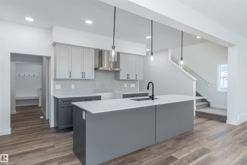 1 Empress Way, Spruce Grove, AB - Indoor Photo Showing Kitchen With Upgraded Kitchen