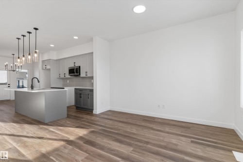 20816 40 Avenue, Edmonton, AB - Indoor Photo Showing Kitchen With Upgraded Kitchen