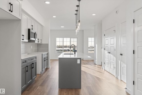 20816 40 Avenue, Edmonton, AB - Indoor Photo Showing Kitchen With Upgraded Kitchen