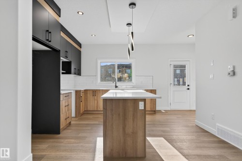 118 Pierwyck Loop, Spruce Grove, AB - Indoor Photo Showing Kitchen