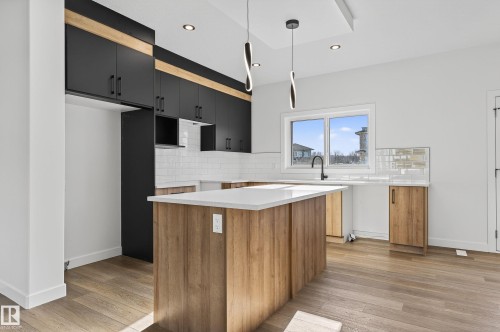 118 Pierwyck Loop, Spruce Grove, AB - Indoor Photo Showing Kitchen