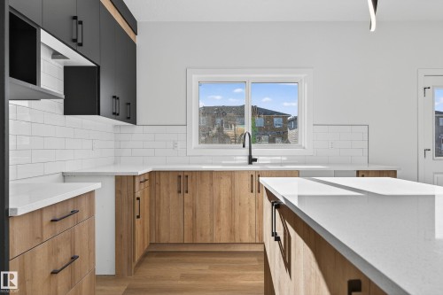 118 Pierwyck Loop, Spruce Grove, AB - Indoor Photo Showing Kitchen