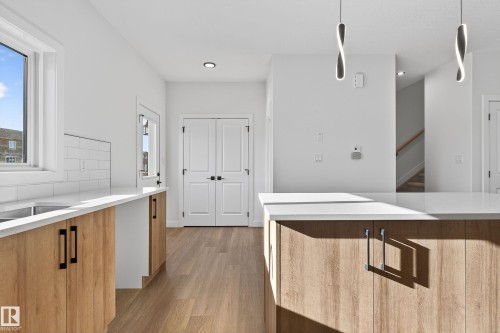 118 Pierwyck Loop, Spruce Grove, AB - Indoor Photo Showing Kitchen