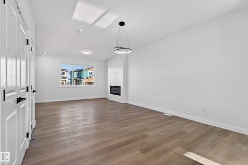118 Pierwyck Loop, Spruce Grove, AB - Indoor Photo Showing Other Room