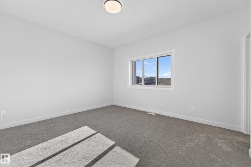 118 Pierwyck Loop, Spruce Grove, AB - Indoor Photo Showing Other Room
