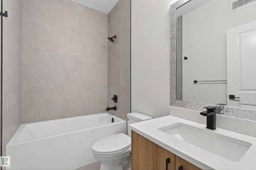 118 Pierwyck Loop, Spruce Grove, AB - Indoor Photo Showing Bathroom