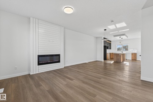 118 Pierwyck Loop, Spruce Grove, AB - Indoor Photo Showing Living Room With Fireplace