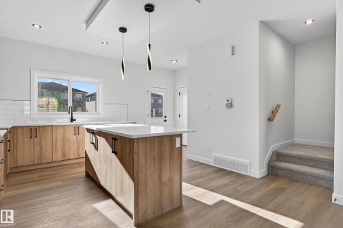 118 Pierwyck Loop, Spruce Grove, AB - Indoor Photo Showing Kitchen
