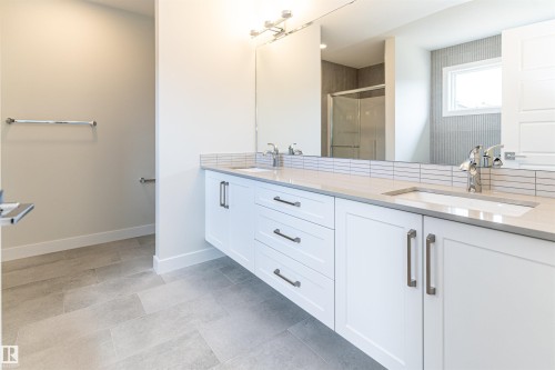 3216 Dixon Way, Edmonton, AB - Indoor Photo Showing Bathroom