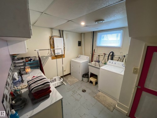 5220 49 Street, Willingdon, AB - Indoor Photo Showing Laundry Room