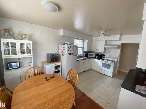 5220 49 Street, Willingdon, AB - Indoor