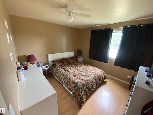5220 49 Street, Willingdon, AB - Indoor Photo Showing Bedroom