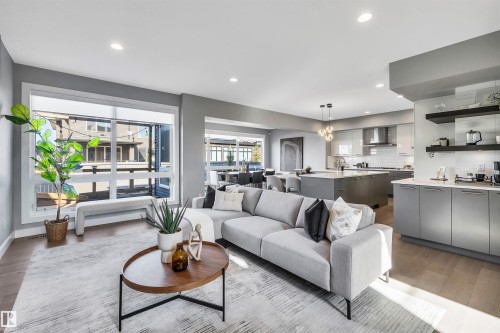 6606 Knox Place, Edmonton, AB - Indoor Photo Showing Living Room