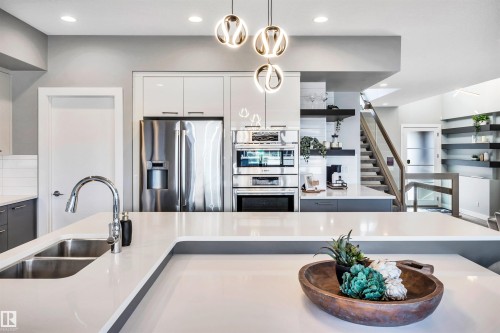 6606 Knox Place, Edmonton, AB - Indoor Photo Showing Kitchen With Stainless Steel Kitchen With Double Sink With Upgraded Kitchen