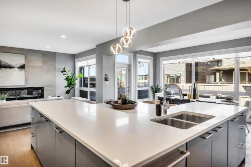 6606 Knox Place, Edmonton, AB - Indoor Photo Showing Kitchen With Double Sink