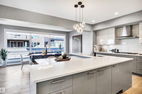6606 Knox Place, Edmonton, AB - Indoor Photo Showing Kitchen With Upgraded Kitchen