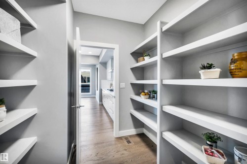 6606 Knox Place, Edmonton, AB - Indoor With Storage