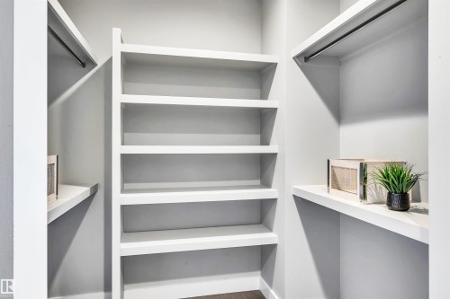 6606 Knox Place, Edmonton, AB - Indoor With Storage