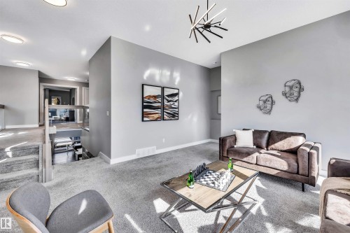 6606 Knox Place, Edmonton, AB - Indoor Photo Showing Living Room