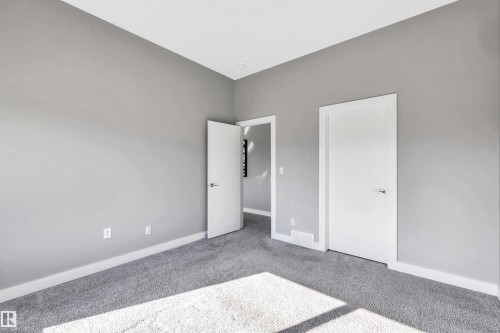 6606 Knox Place, Edmonton, AB - Indoor Photo Showing Other Room