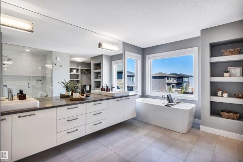 6606 Knox Place, Edmonton, AB - Indoor Photo Showing Bathroom