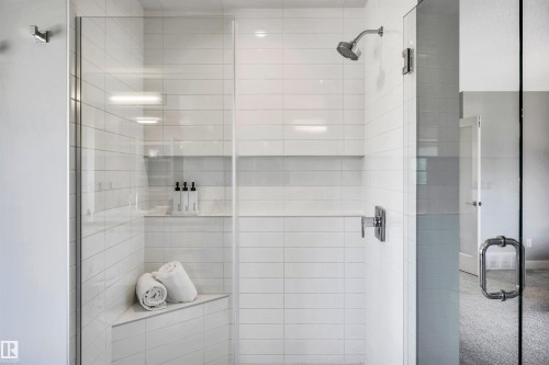 6606 Knox Place, Edmonton, AB - Indoor Photo Showing Bathroom