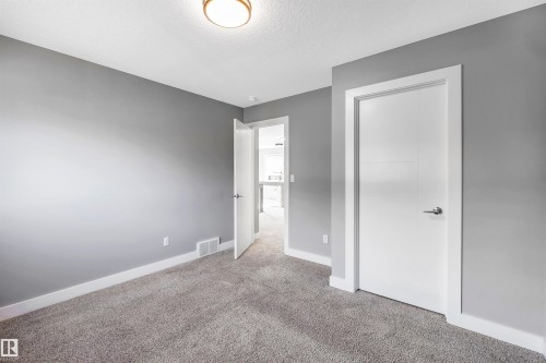 6606 Knox Place, Edmonton, AB - Indoor Photo Showing Other Room