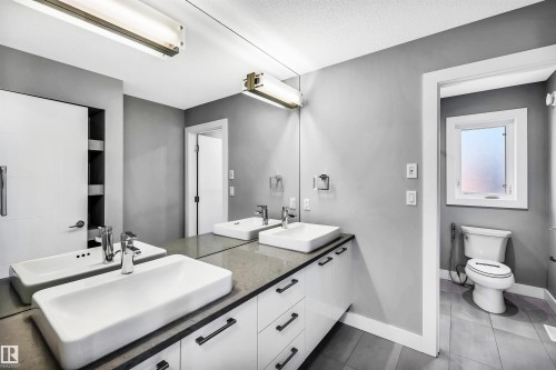 6606 Knox Place, Edmonton, AB - Indoor Photo Showing Bathroom
