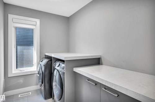 6606 Knox Place, Edmonton, AB - Indoor Photo Showing Laundry Room