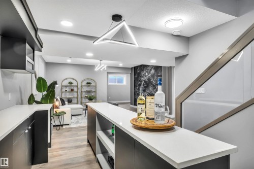 6606 Knox Place, Edmonton, AB - Indoor Photo Showing Kitchen