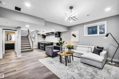 6606 Knox Place, Edmonton, AB - Indoor Photo Showing Living Room