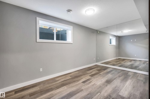 6606 Knox Place, Edmonton, AB - Indoor Photo Showing Other Room