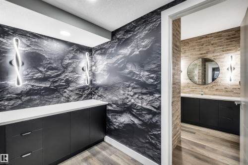 6606 Knox Place, Edmonton, AB - Indoor Photo Showing Other Room