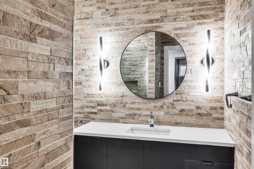 6606 Knox Place, Edmonton, AB - Indoor Photo Showing Bathroom