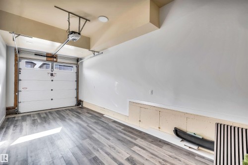 6606 Knox Place, Edmonton, AB - Indoor Photo Showing Garage