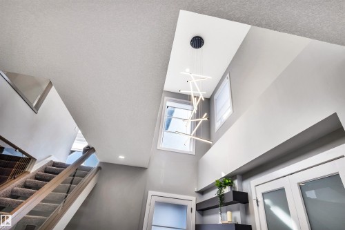 6606 Knox Place, Edmonton, AB - Indoor Photo Showing Other Room