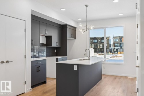403 30 Street, Edmonton, AB - Indoor Photo Showing Kitchen With Upgraded Kitchen